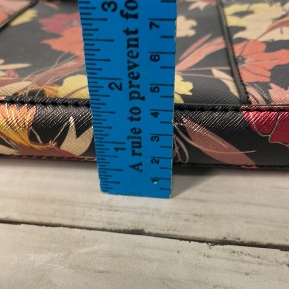 NWOT Guess 1981 Floral Faux Leather Convertible Crossbody Purse - Picture 10 of 14